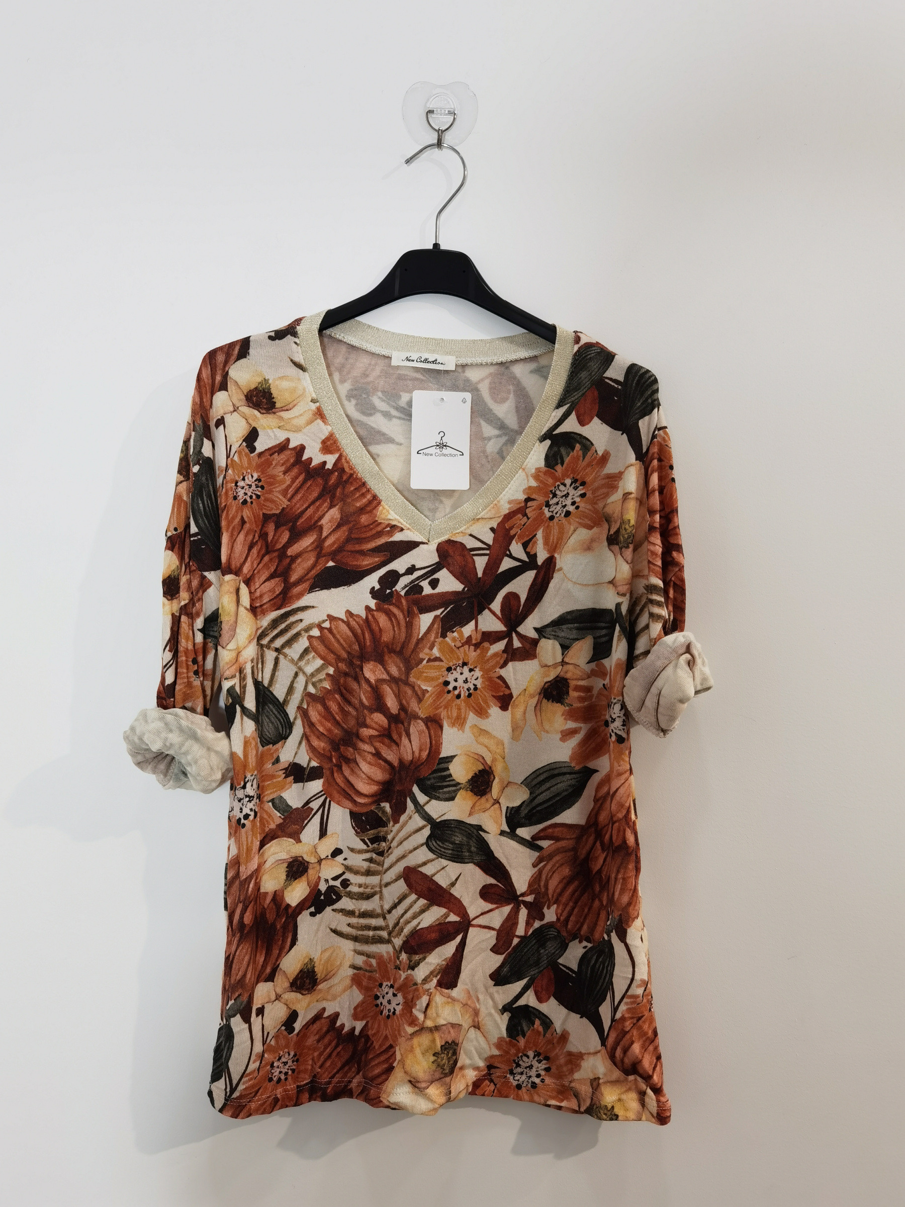 Wholesaler ROSEMARY COLLECTION - Shiny V-neck sweater with pattern. One size fits 40/42