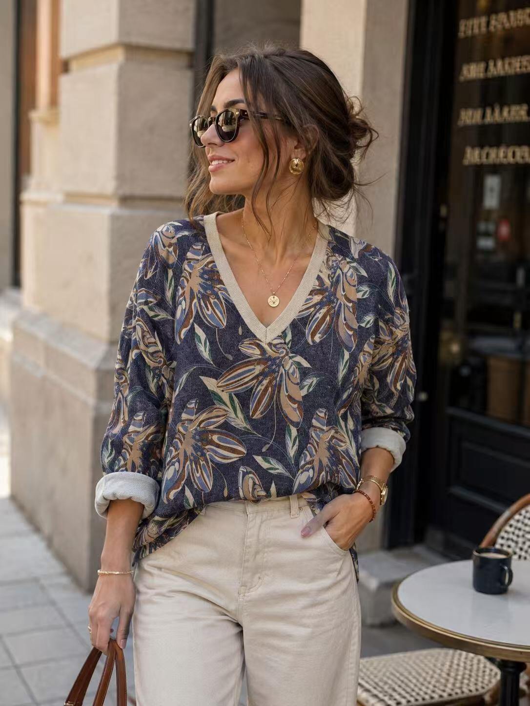 Wholesaler ROSEMARY COLLECTION - Shiny V-neck printed sweater. One size fits 40/42