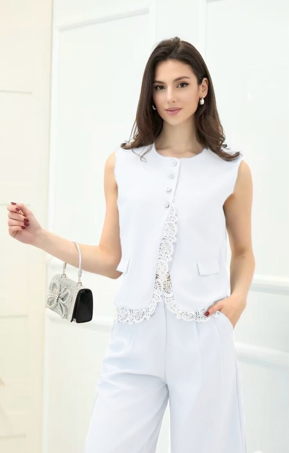 Lace -sleeved vest - White 1 - thumbnail