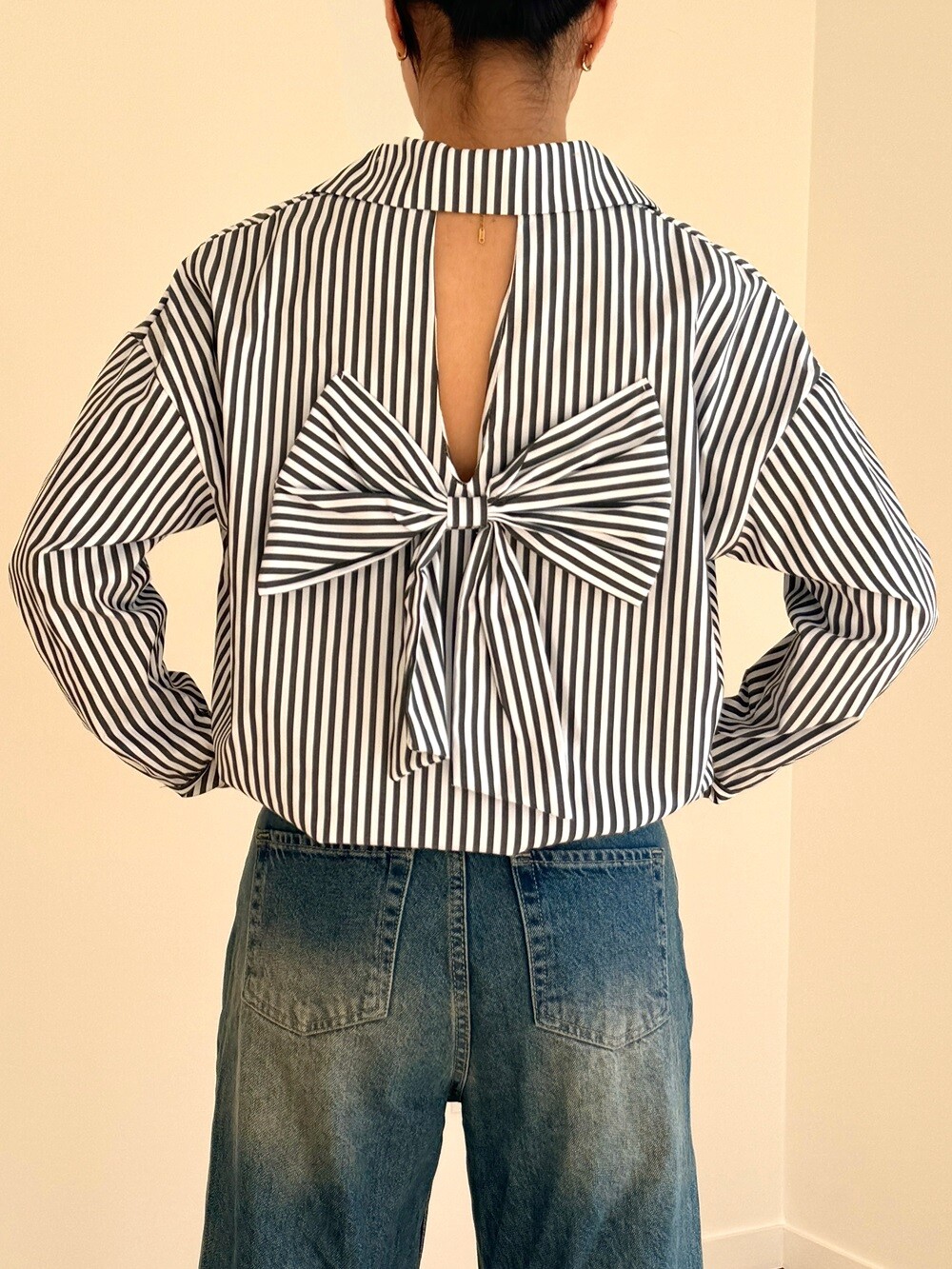 Wholesaler ROSYDAYS - Chic Oversized Striped Shirt with Bow at the Back