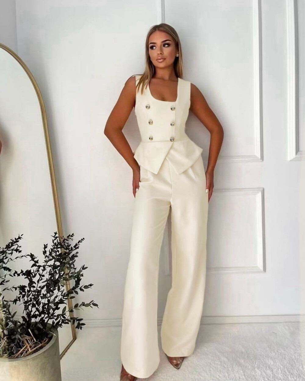 Grossiste Rosy Days - Combinaison Pantalon Chic à Boutons Dorés et Zip au dos