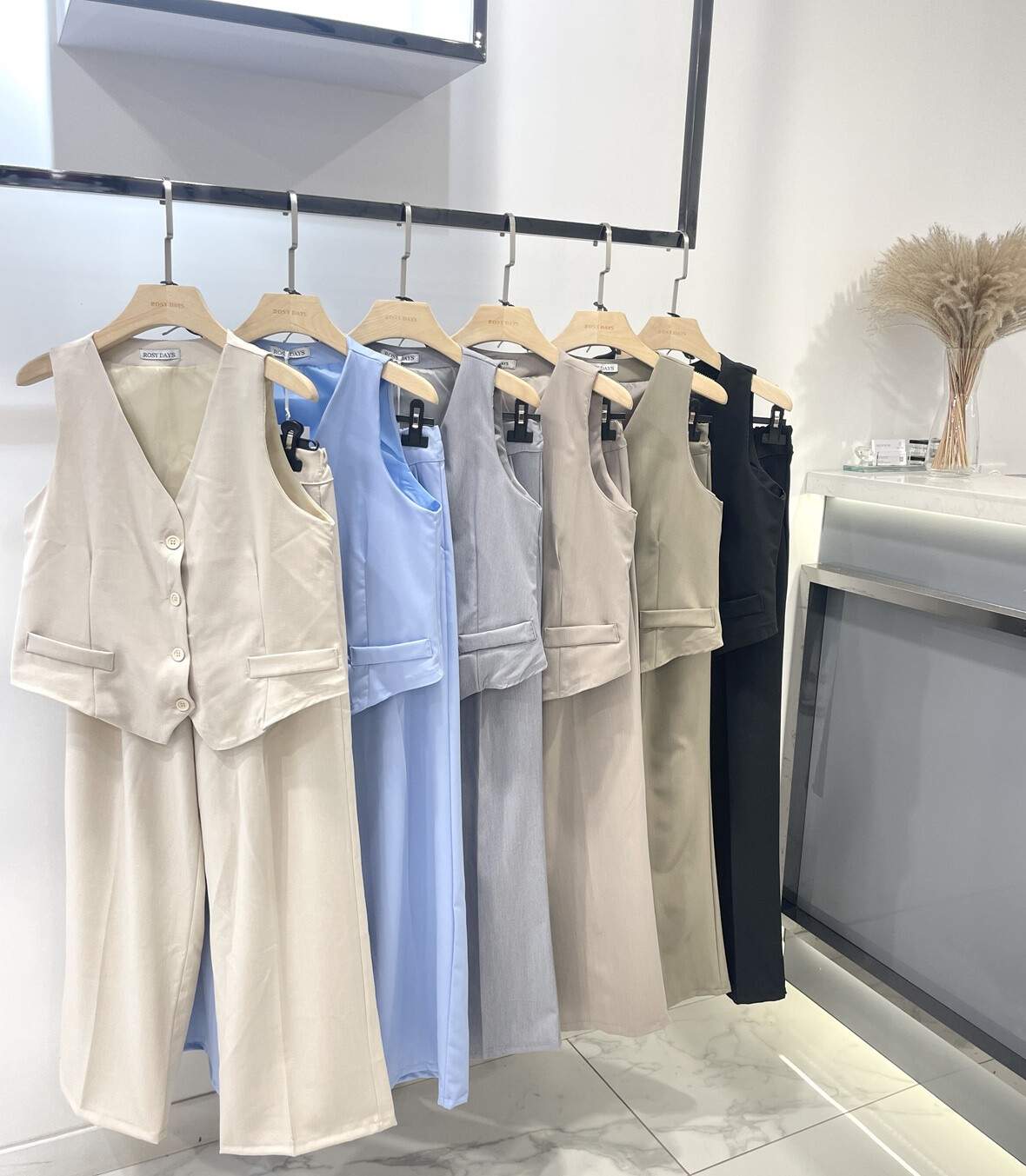 Chic set of sleeveless jacket elegant pants - Ivory 2 - thumbnail