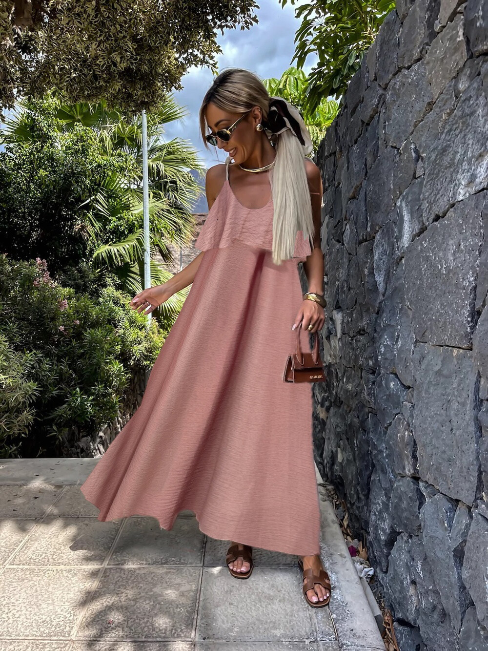 Grossista Rosy Days - Abito per viscosa a lungo evento con cordone beige e cinghie di tasche