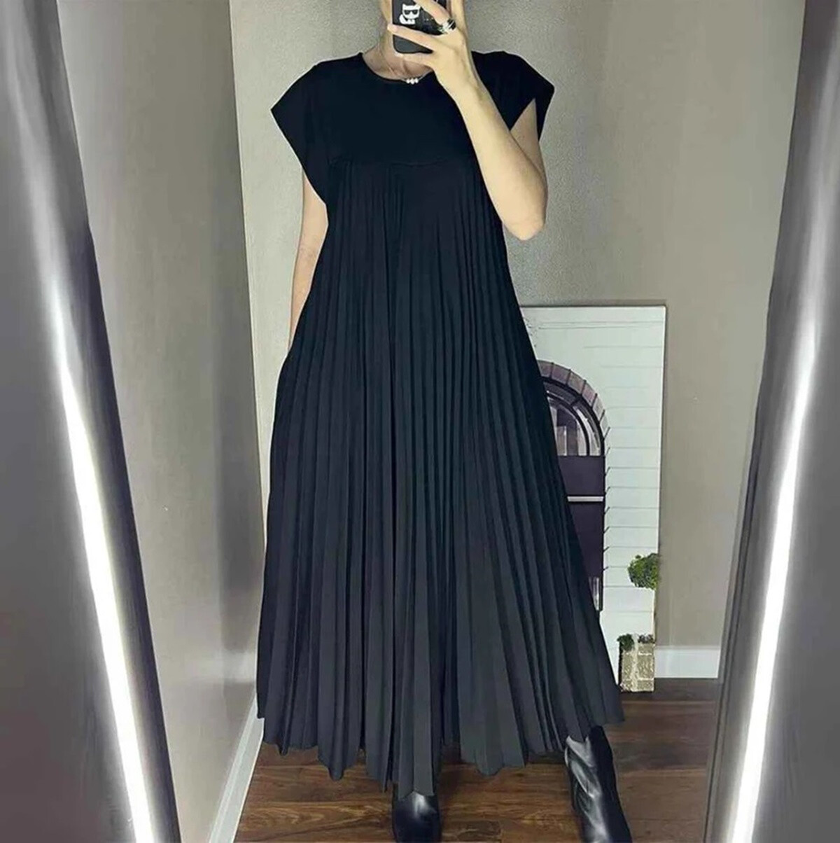 Großhändler Rosy Days - Langes plissiertes Fließkleid mit funktionalen Taschen