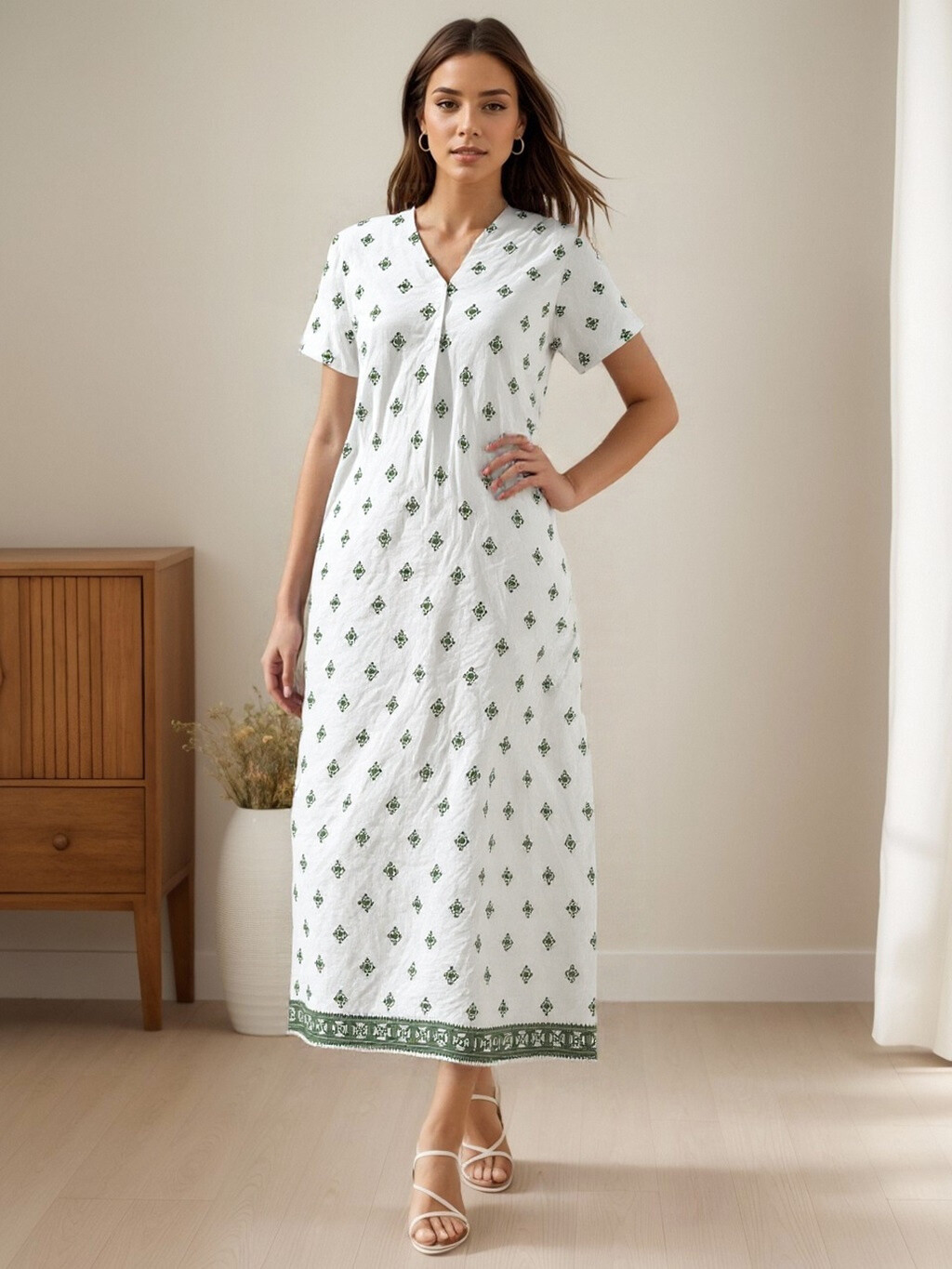 Long -wide viscose dress with patterns - Main image