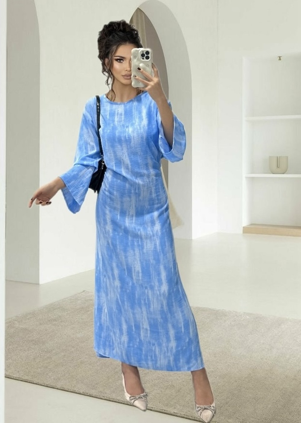 Wholesaler ROSYDAYS - Flowy long textured dress with a shiny finish and adjustable back