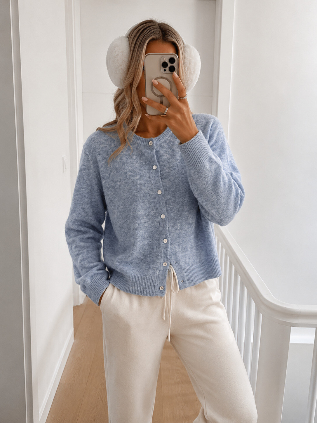 Großhändler ROSYDAYS - Bestseller Strickjacke mit Perlenknöpfen