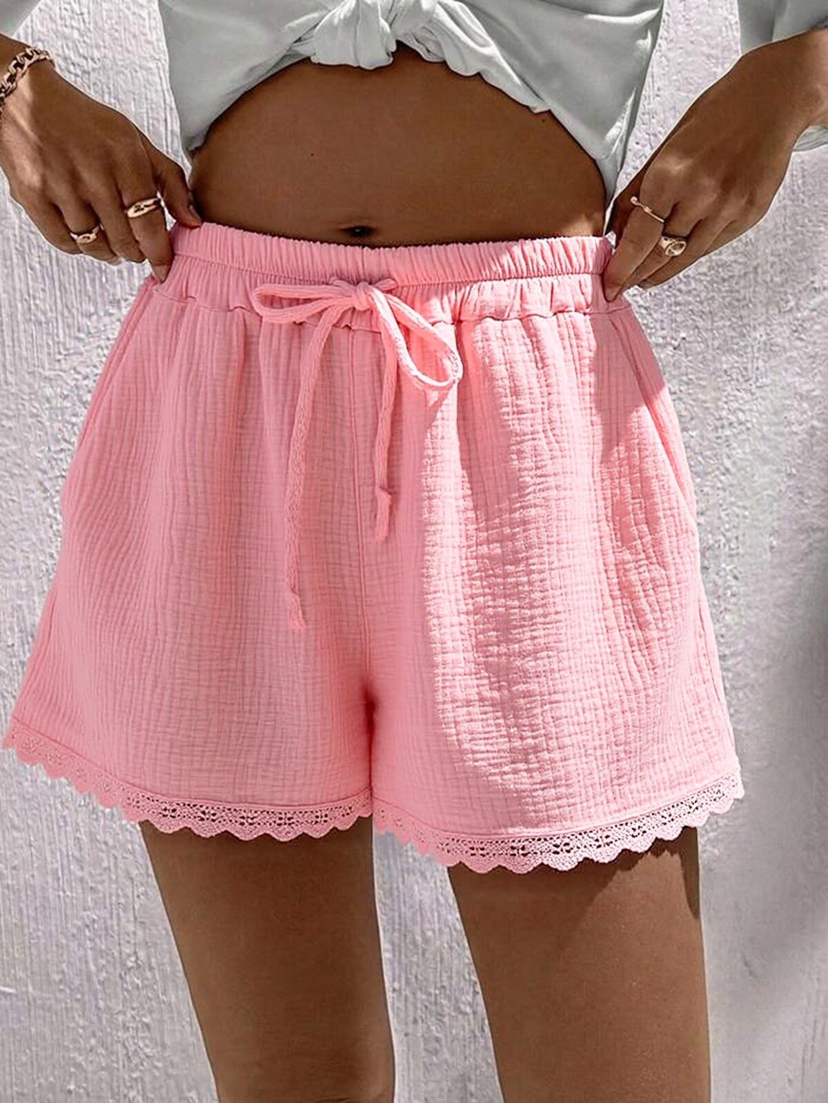 Großhändler ROSYDAYS - Baumwoll-Gaze-Shorts mit Spitze und funktionalen Taschen
