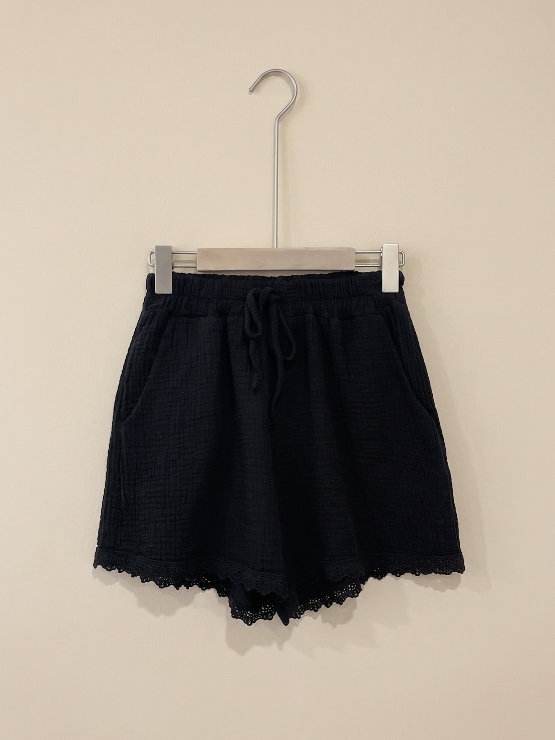 Grossista ROSYDAYS - Shorts in Garza di Cotone con Pizzo e Tasche Funzionali