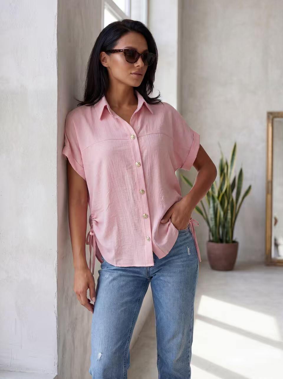 Grossista ROSYDAYS - Camicia a maniche corte con bottoni dorati e lati regolabili