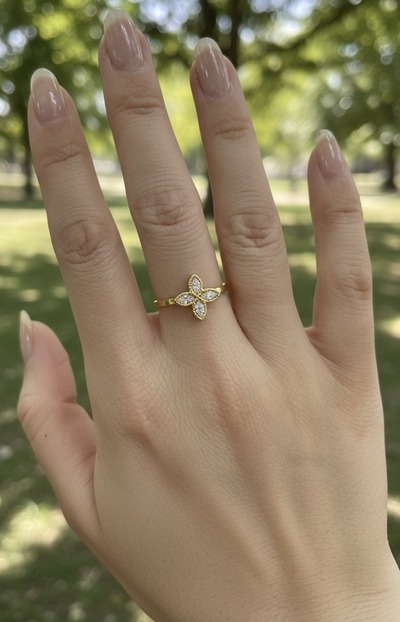 Grossiste Rouge Bonbons - BAGUE FLEUR AJUSTABLE EN ACIER INOXYDABLE Grossiste Rouge Bonbons - BAGUE FLEUR AJUSTABLE EN ACIER INOXYDABLE