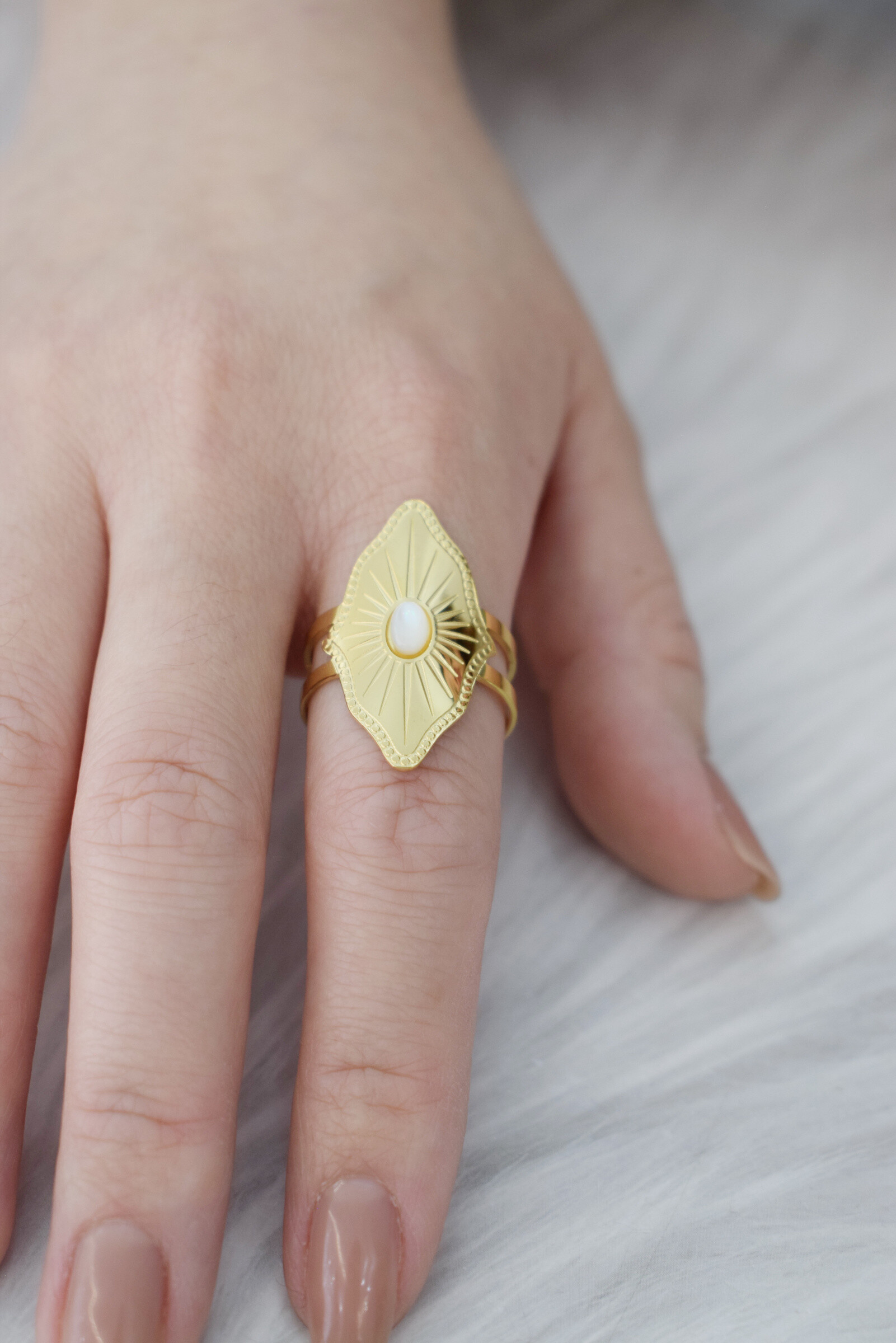Wholesaler Rouge Bonbons - Large ring with stainless steel mother -of -pearl