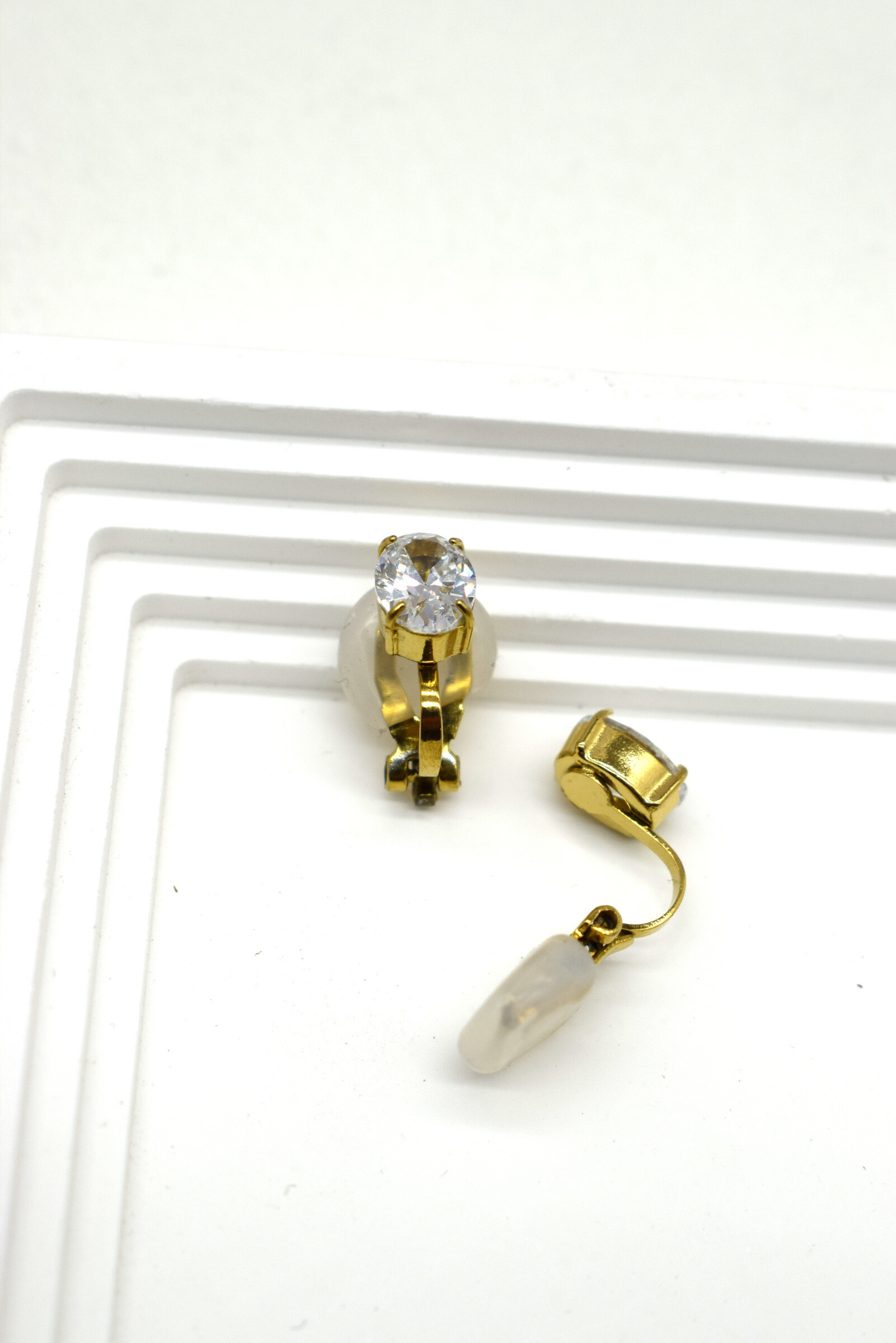 Wholesaler Rouge Bonbons - Clip earrings with stainless steel rhinestones