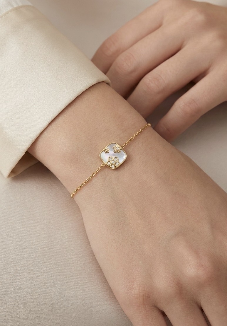 Grossiste Rouge Bonbons - BRACELET CARRÉ EN ACIER INOXYDABLE