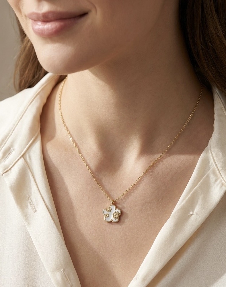 Grossiste Rouge Bonbons - COLLIER FLEUR EN ACIER INOXYDABLE