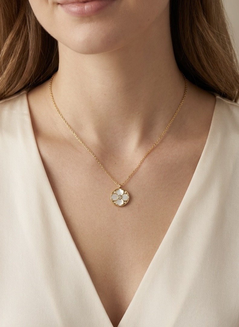 Grossiste Rouge Bonbons - COLLIER FLEUR EN ACIER INOXYDABLE