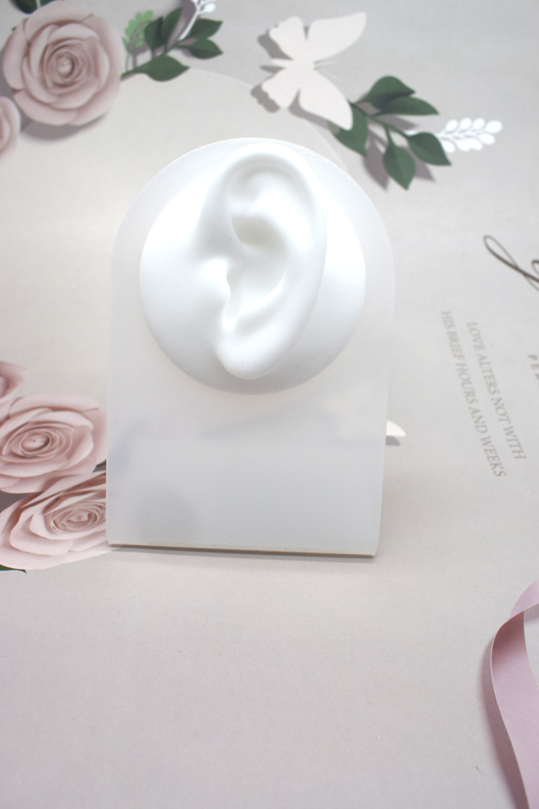 Wholesaler Rouge Bonbons - Earring holder in the shape of an ear