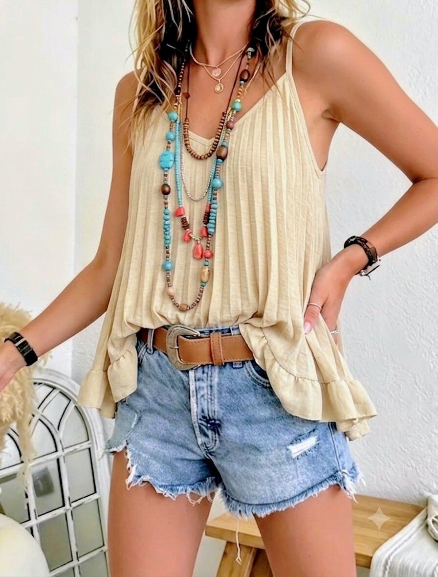 Wholesaler RZ Fashion - Pleated tank top with straps. Size corresponds to 38 to 46.