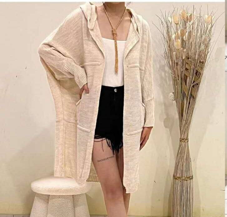 Großhändler RZ Fashion - Gestrickte Weste mit Kapuze.