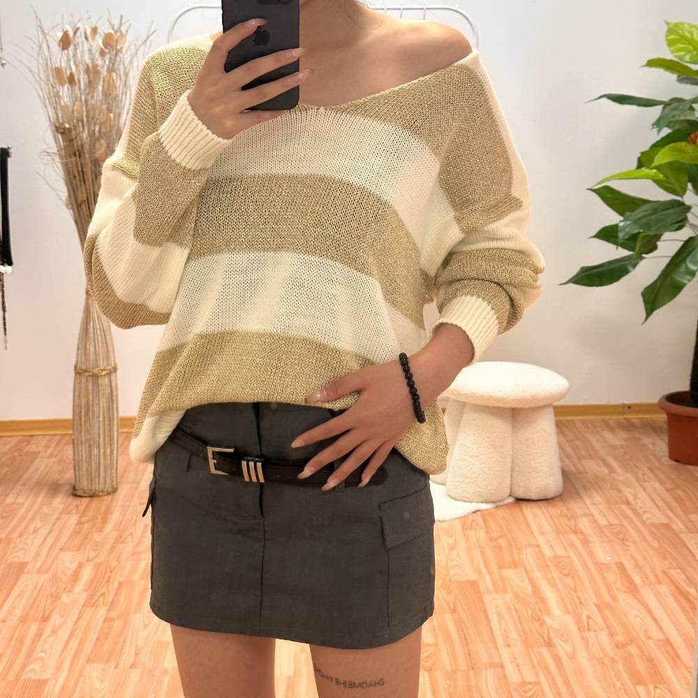 Wholesaler RZ Fashion - V -neck shiny sweater V