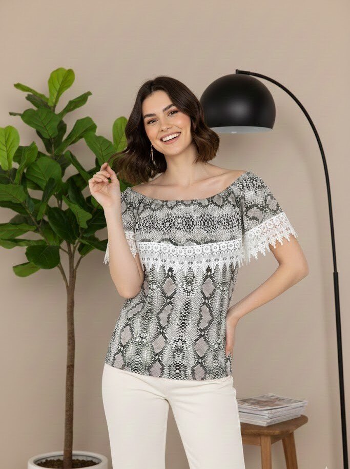 Mayorista RZ Fashion - Top con estampado de pitón