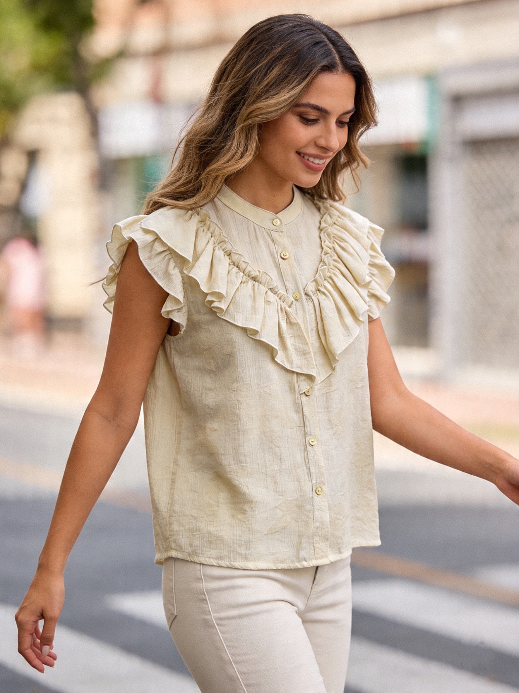 Wholesaler Saeni - Sleeveless blouse with matching buttons at the front and decorative ruffles along the neckline and shoulders