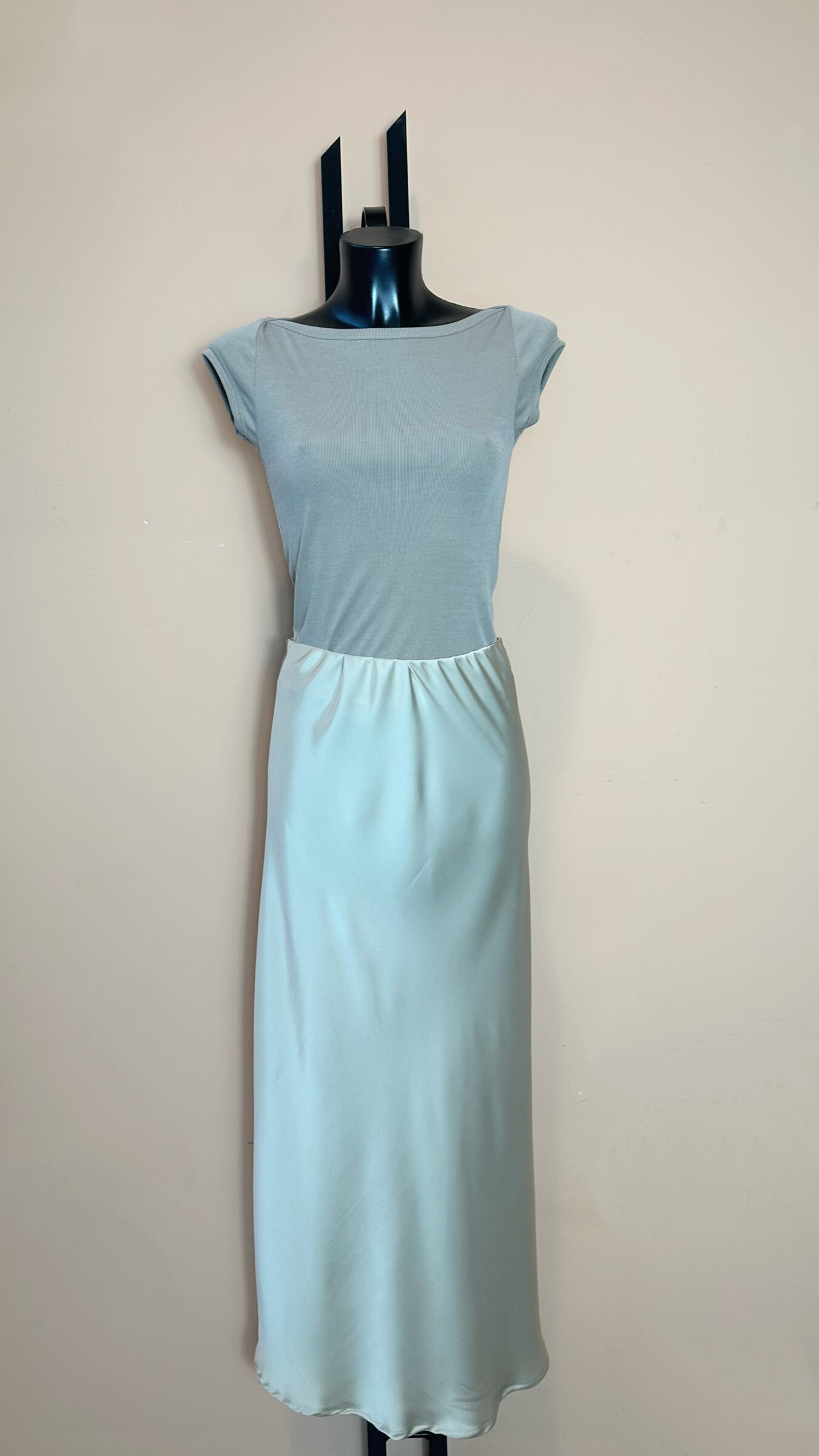 Wholesaler Saeni - Women's satin evening gown