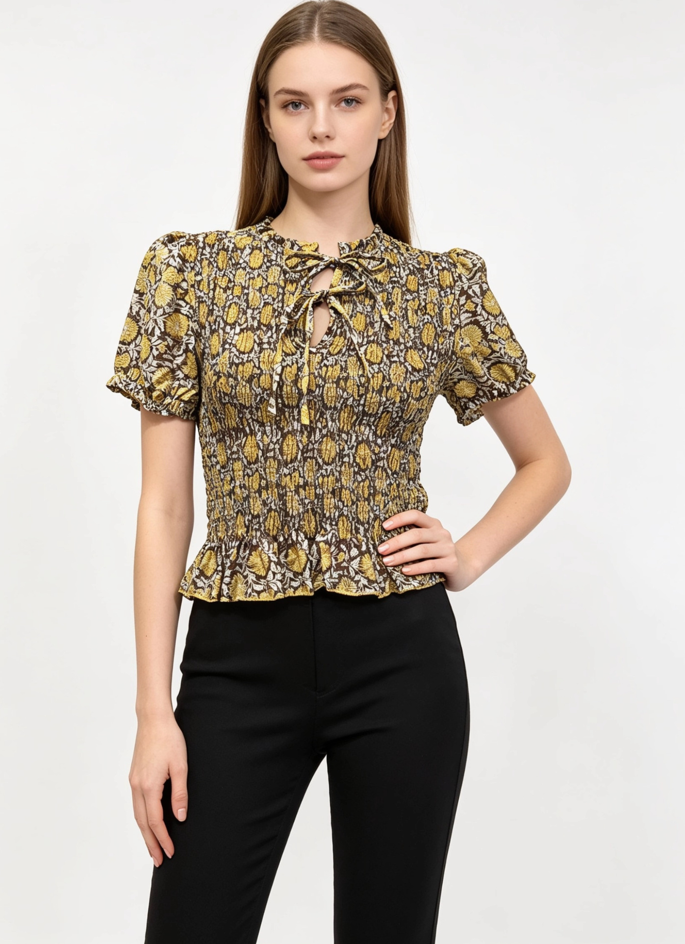 Wholesaler Saeni - Short-sleeve blouse, designed with elastic pleating throughout the body, neckline with ribbon, and ruffled hem.