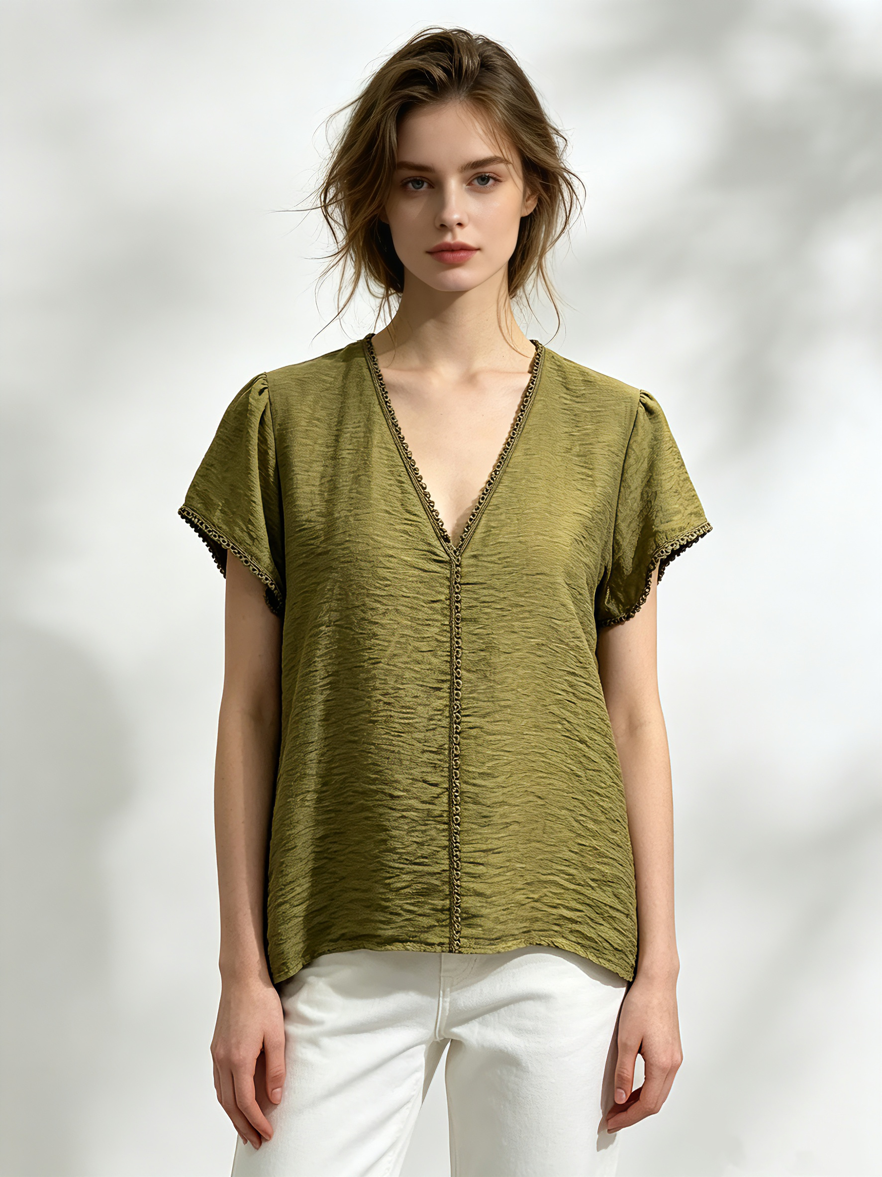 Mayorista Saeni - Blusa con cuello en V y acabado bordado en contraste