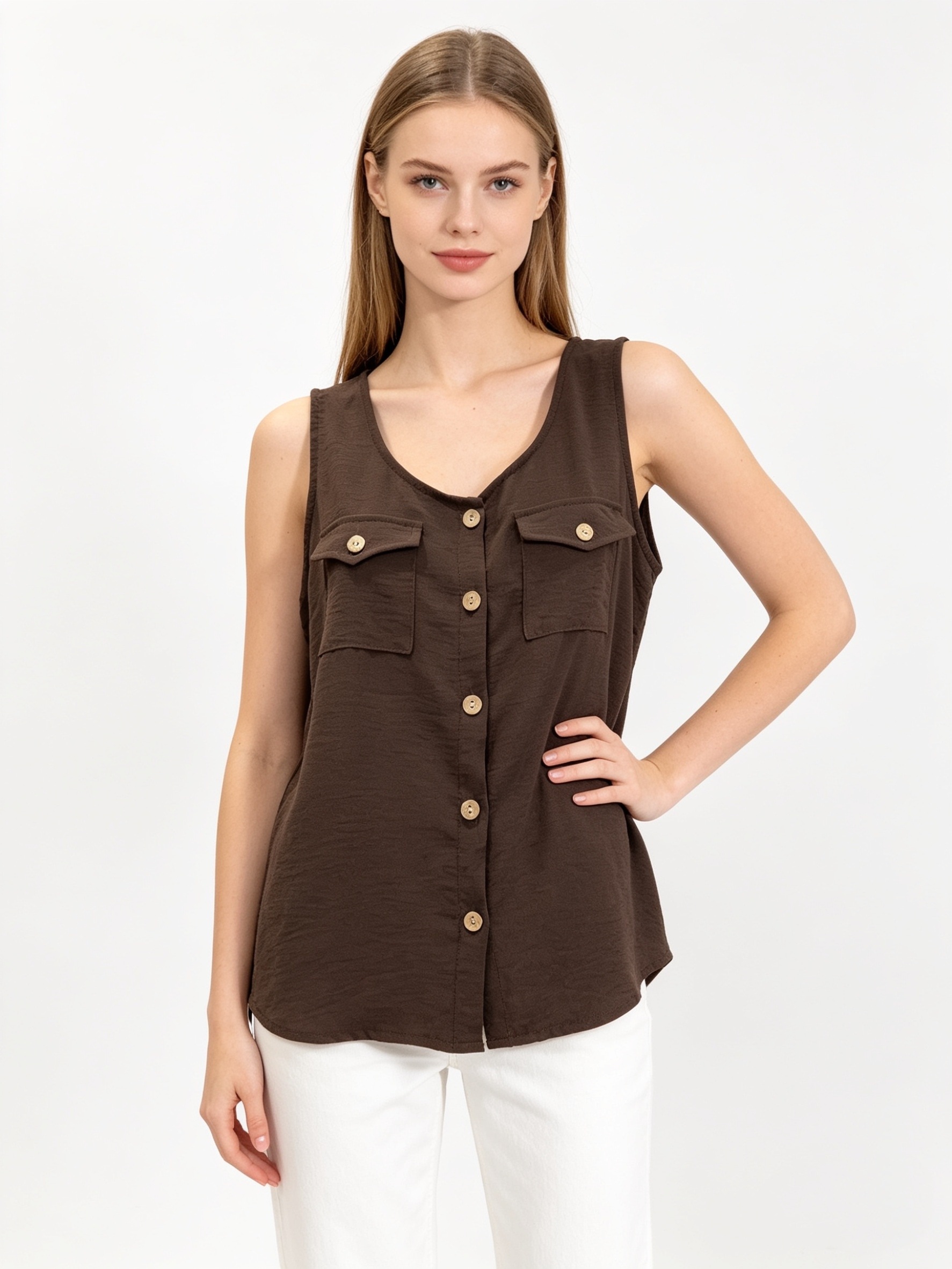 Wholesaler Saeni - Tank top, round neckline, button closure at the front.