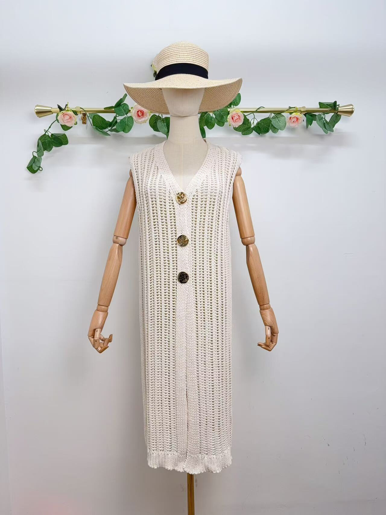 Wholesaler Saison du vent - Mid -long vest with large gold button