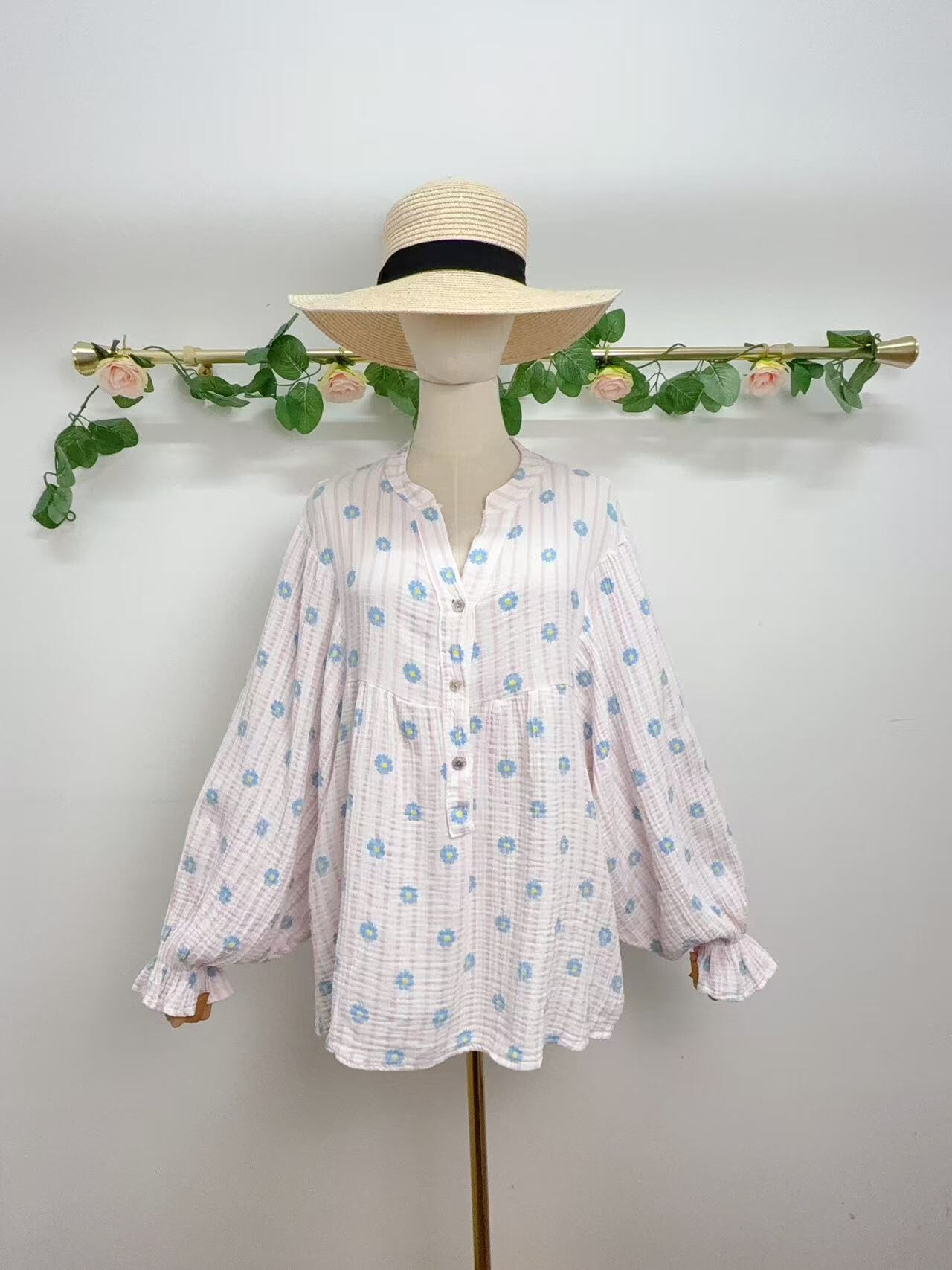 Wholesaler Saison du vent - Cotton top gauze stripe and flower print