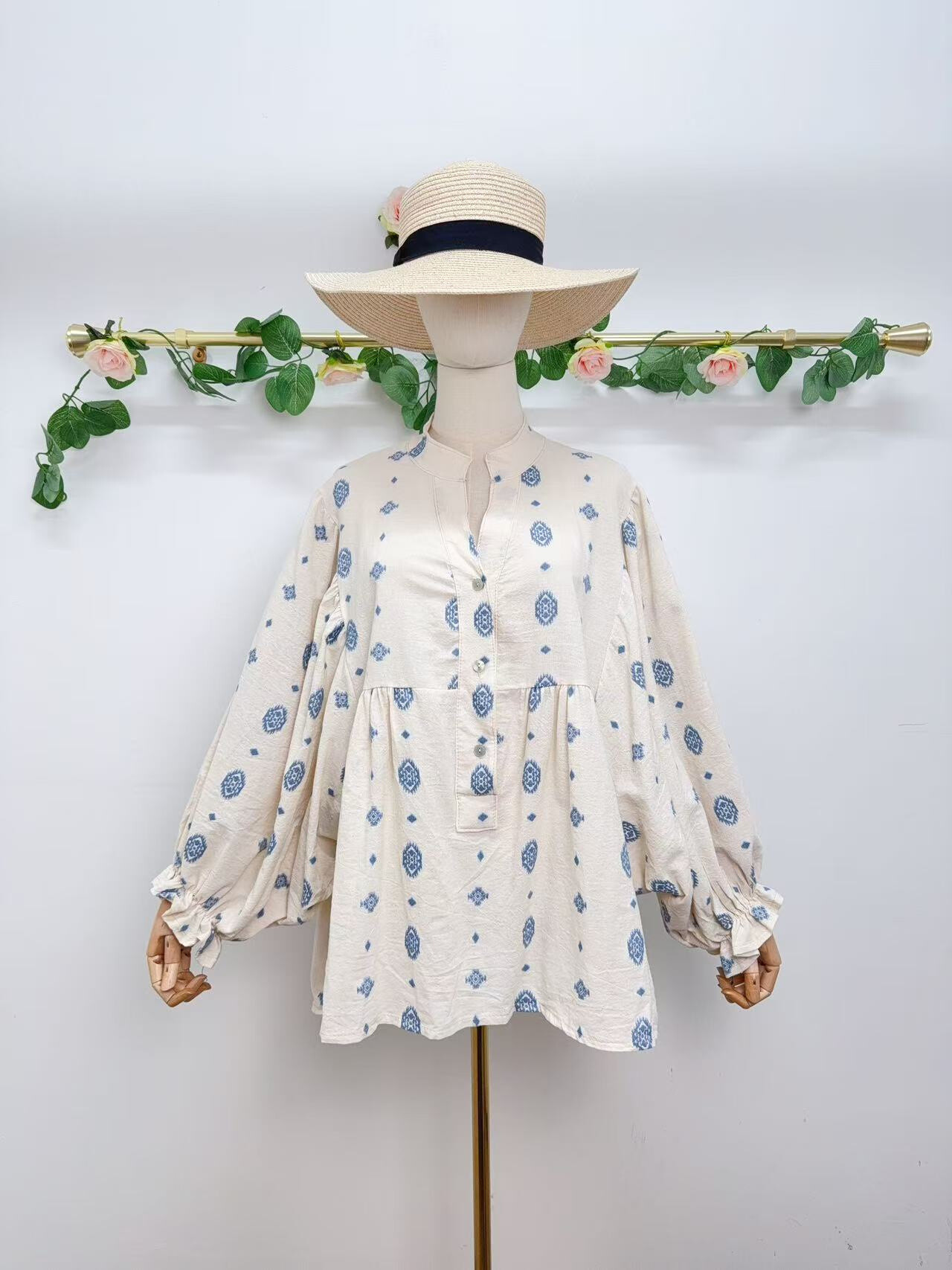 Wholesaler Saison du vent - Top embroidered details