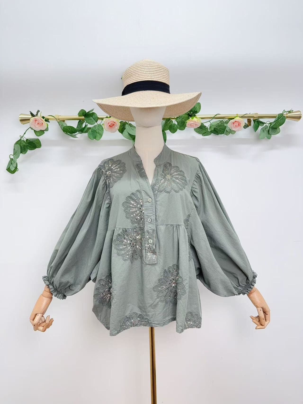 Wholesaler Saison du vent - Top embroidery and glitter