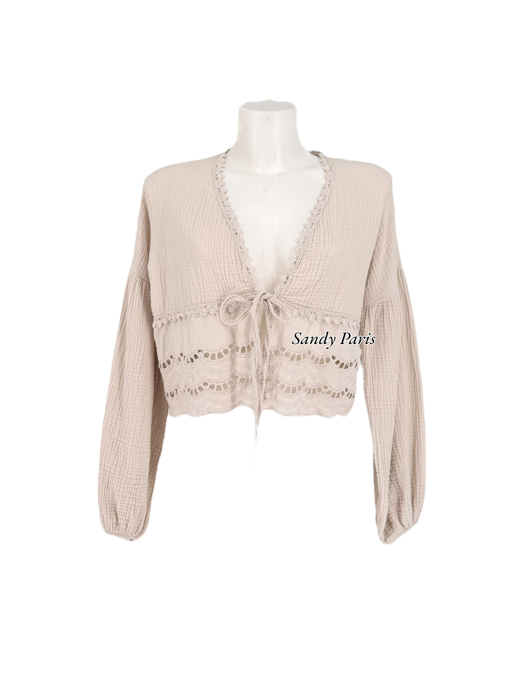 Grossiste Sandy Paris - Blouse en Coton Gaze – Détail Broderie & Lien à Nouer
