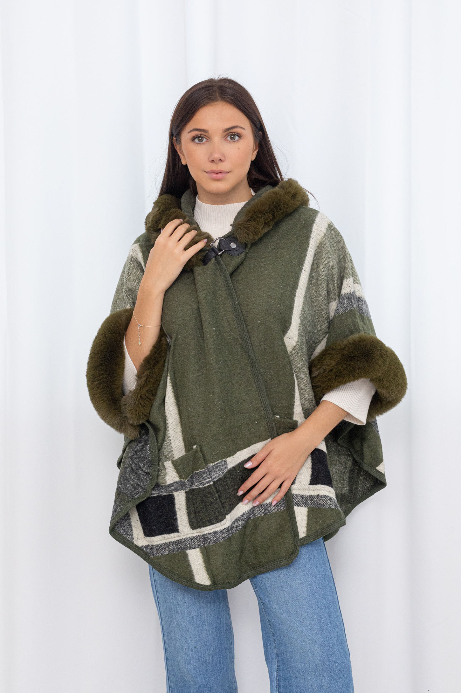 Grossiste Sandy Paris - Manteau cape à fourrure