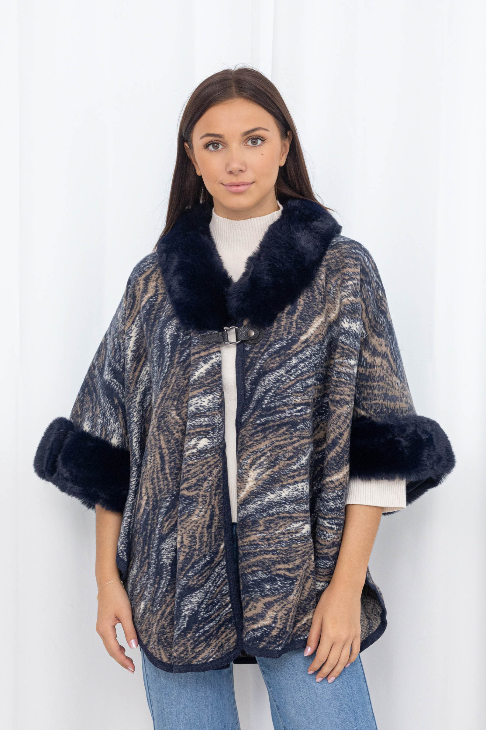 Grossista Sandy Paris - Cappotto mantella con pelliccia stampata