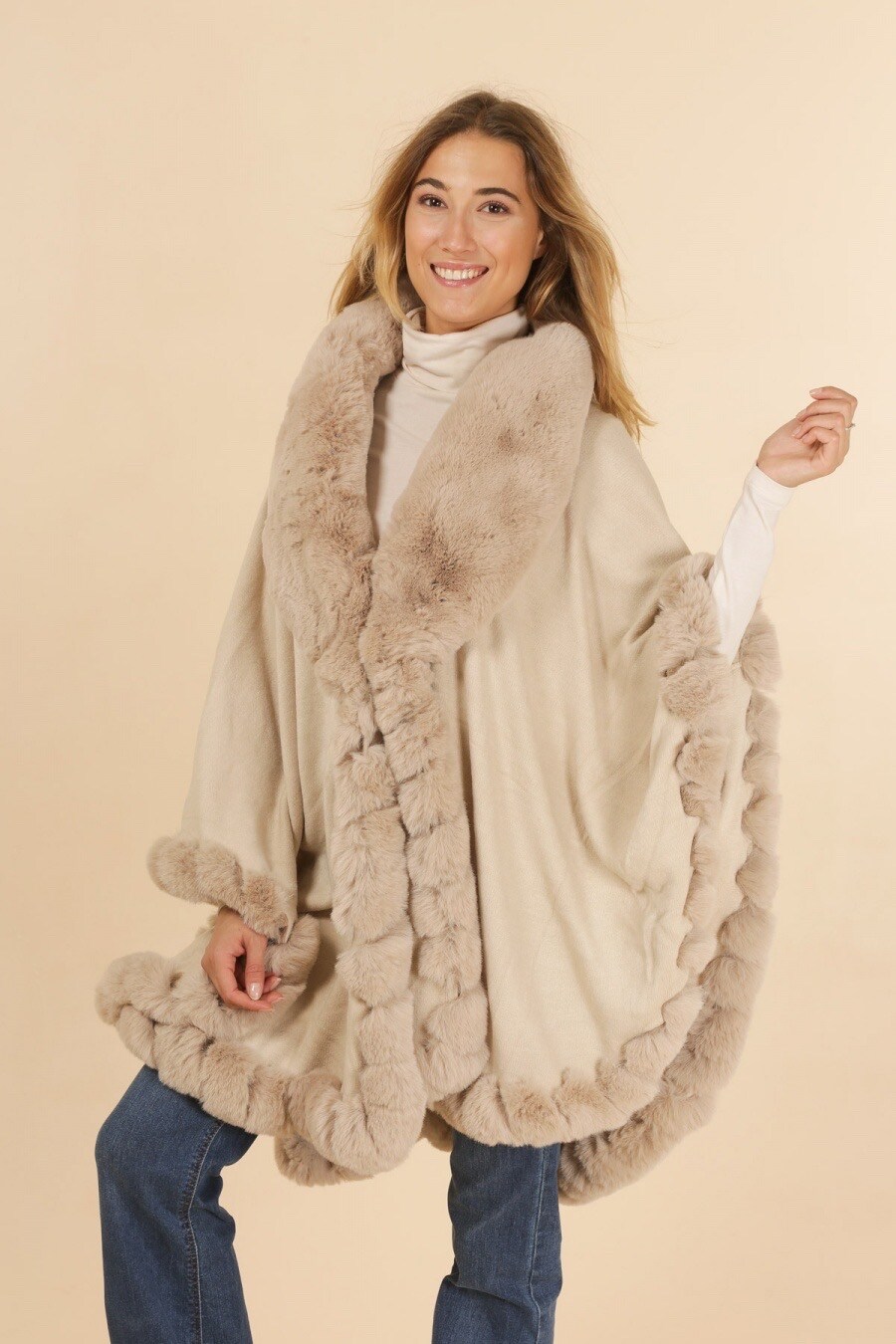 Grossiste Sandy Paris - Manteau cape fourrure
