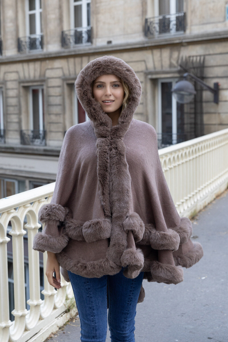 Grossista Sandy Paris - Cappotto mantella con pelliccia