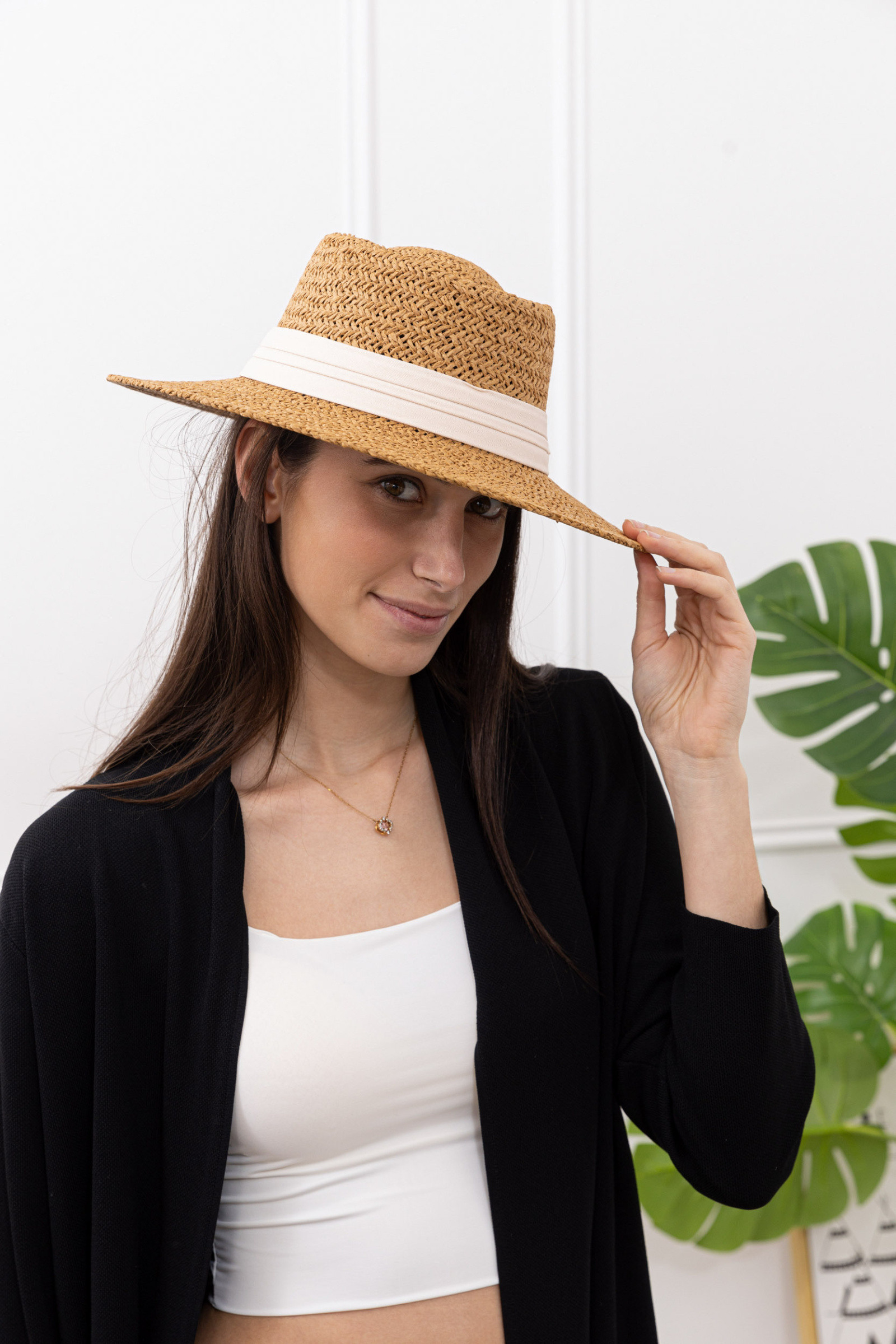 Grossista Sandy Paris - Cappello di paglia rigida con nastro e piega