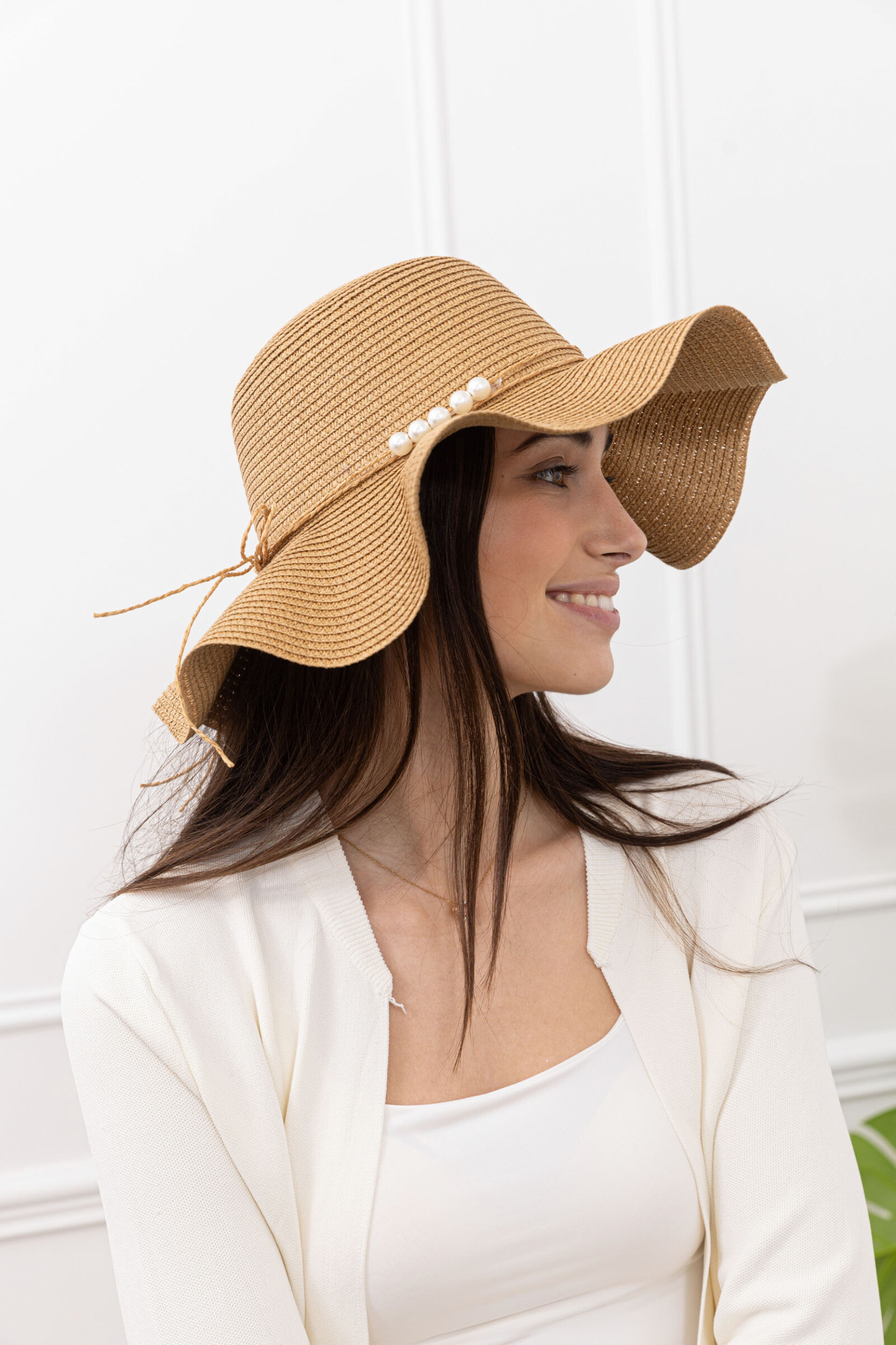Grossiste Sandy Paris - Chapeau de paille visiere en vague deco perle