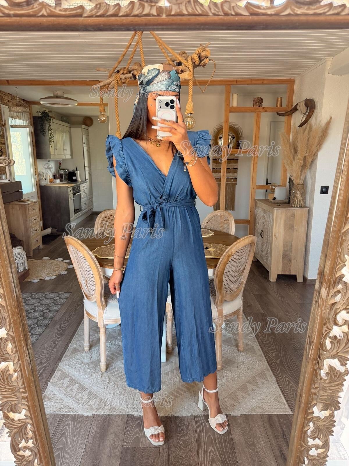 Grossista Sandy Paris - Tuta Fluida con Volant e Scollo Incrociato – Eleganza Casual