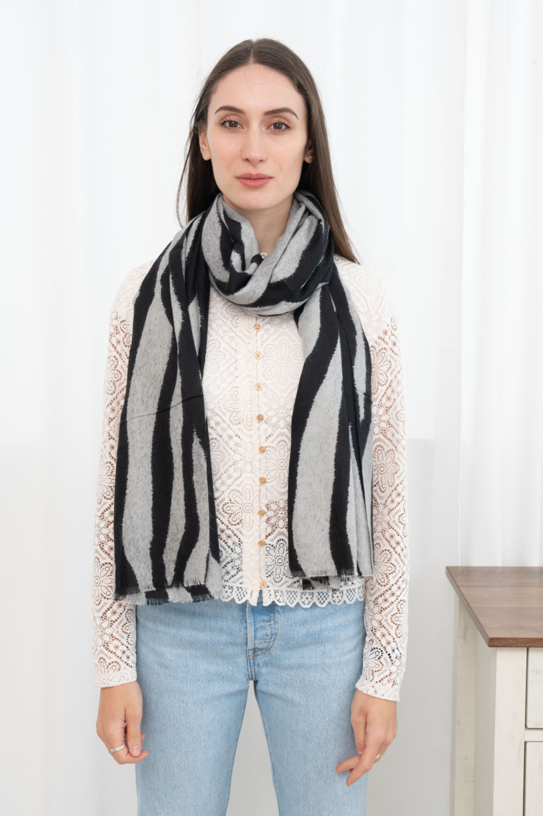 Wholesaler Sandy Paris - Scarf scarf printed with wool  180*65