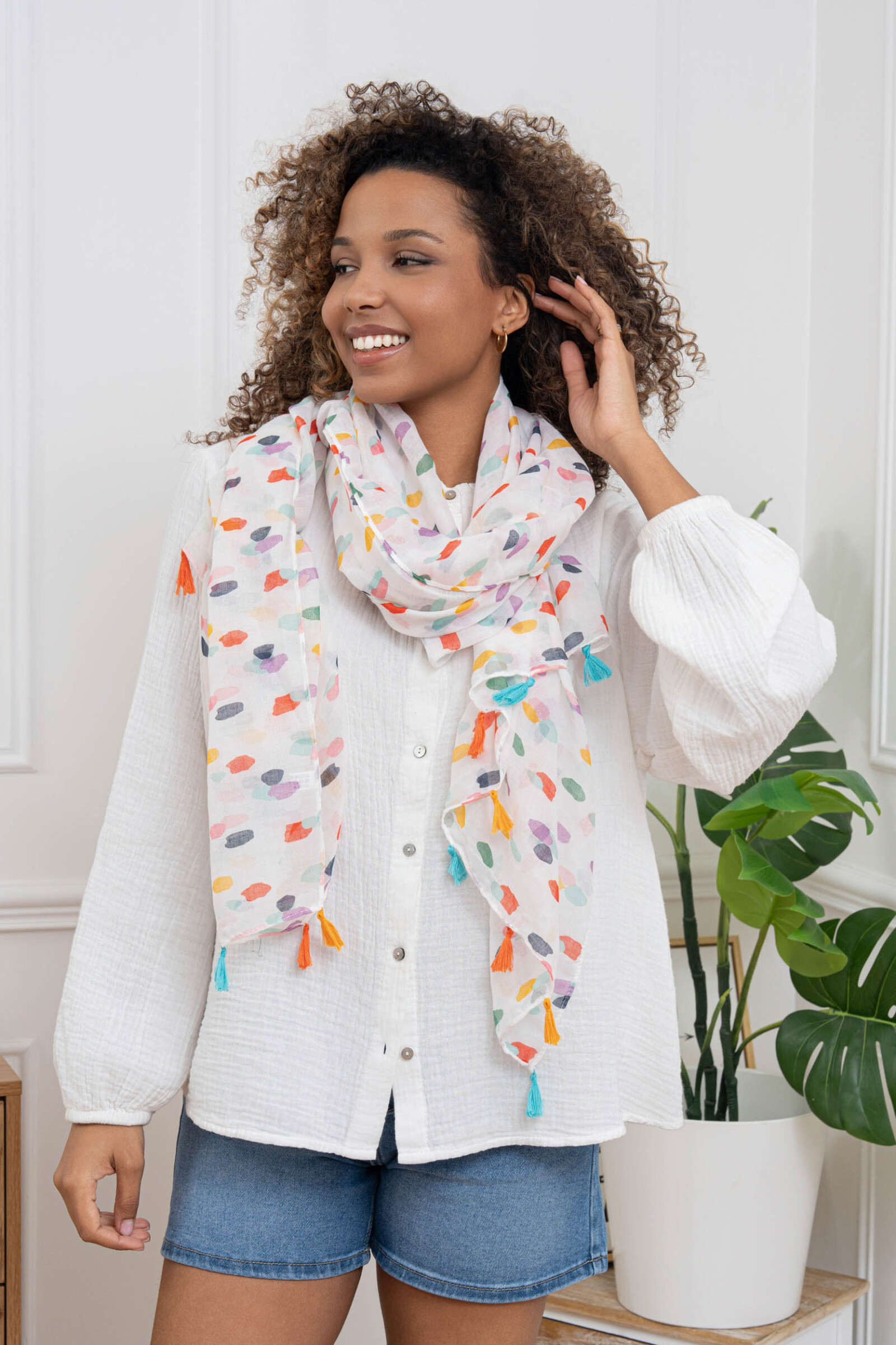 Grossiste Sandy Paris - Foulard imprimé avec pompons