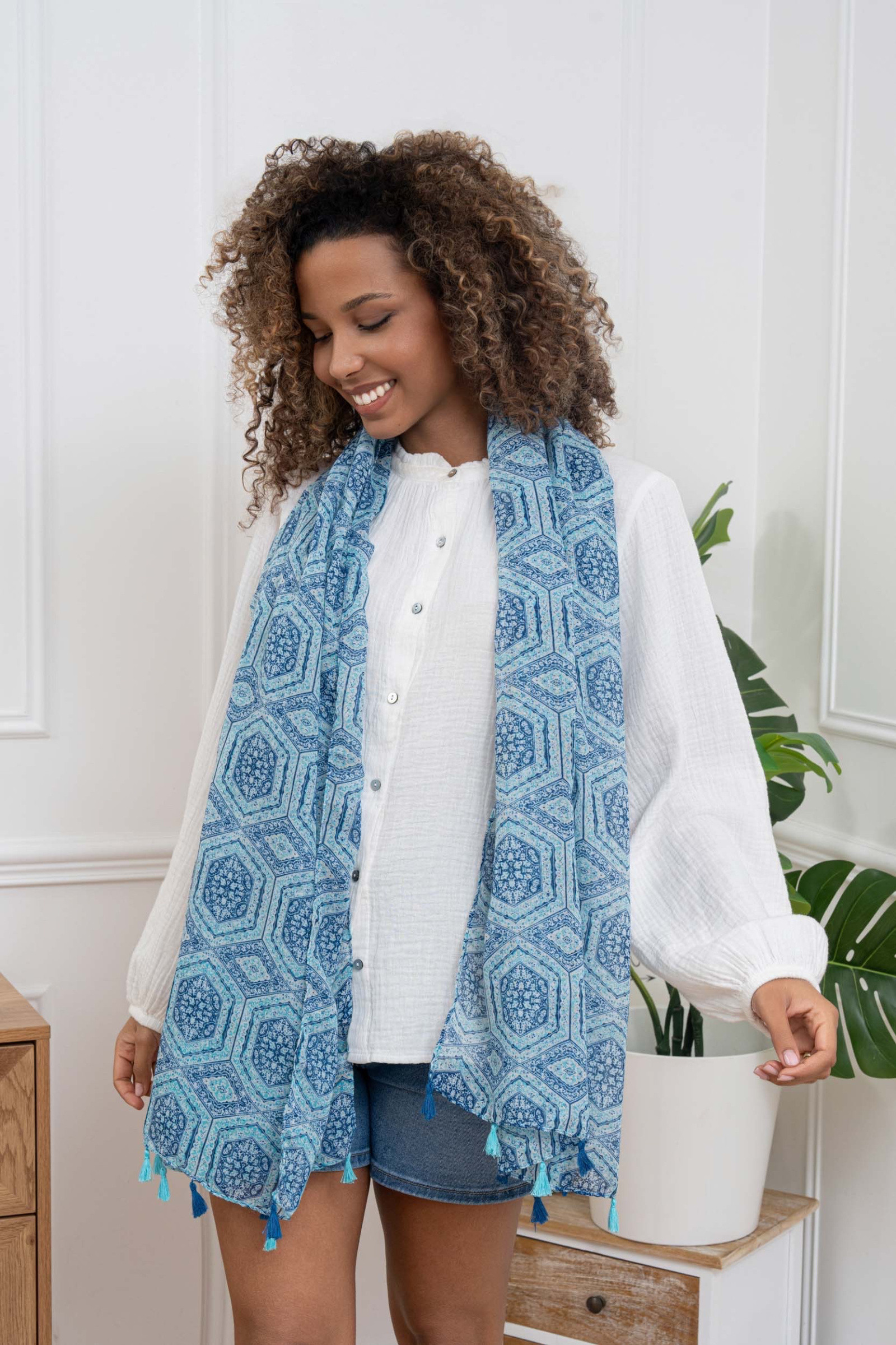 Mayorista Sandy Paris - Pañuelo estampado con borlas