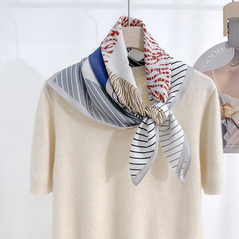 Wholesaler Sandy Paris - Small square printed scarf 70*70