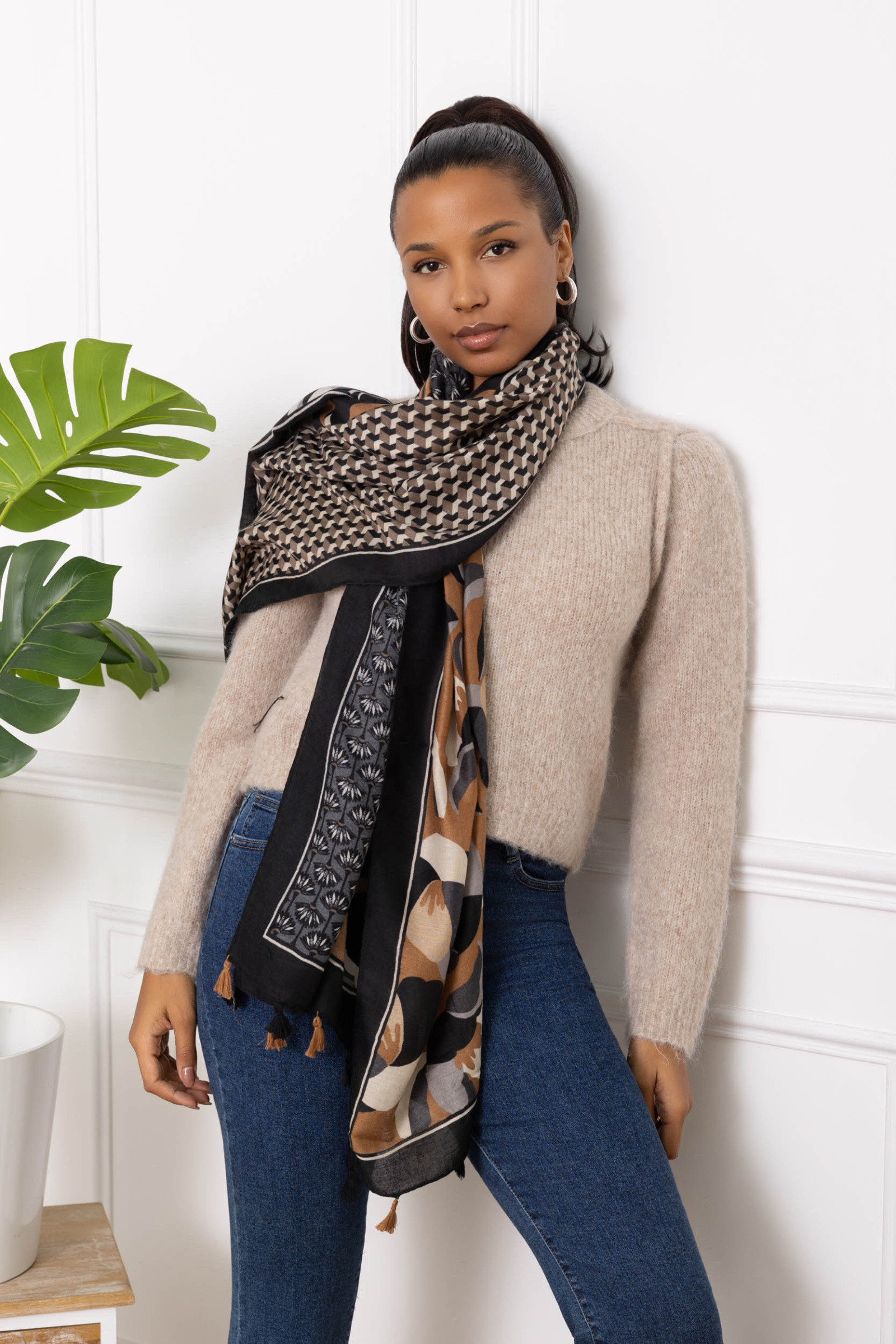 Mayorista Sandy Paris - Pañuelo estampado con borlas