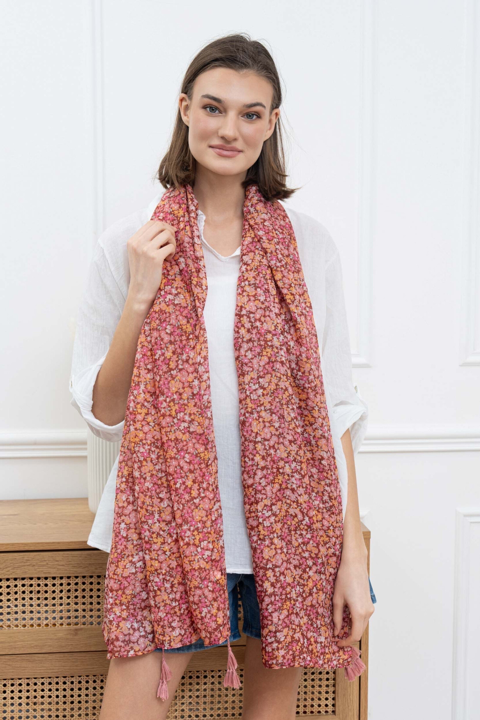 Grossiste Sandy Paris - Foulard imprimé avec pompons