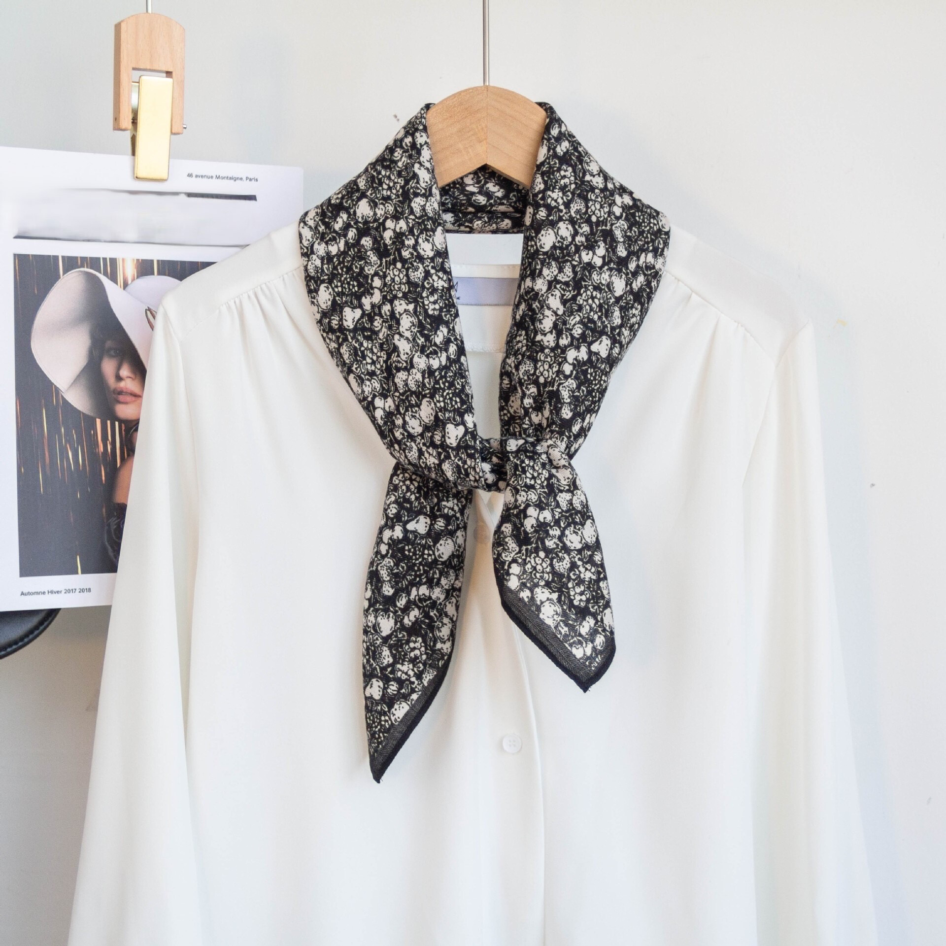 Wholesaler Sandy Paris - Small square printed scarf 70*70