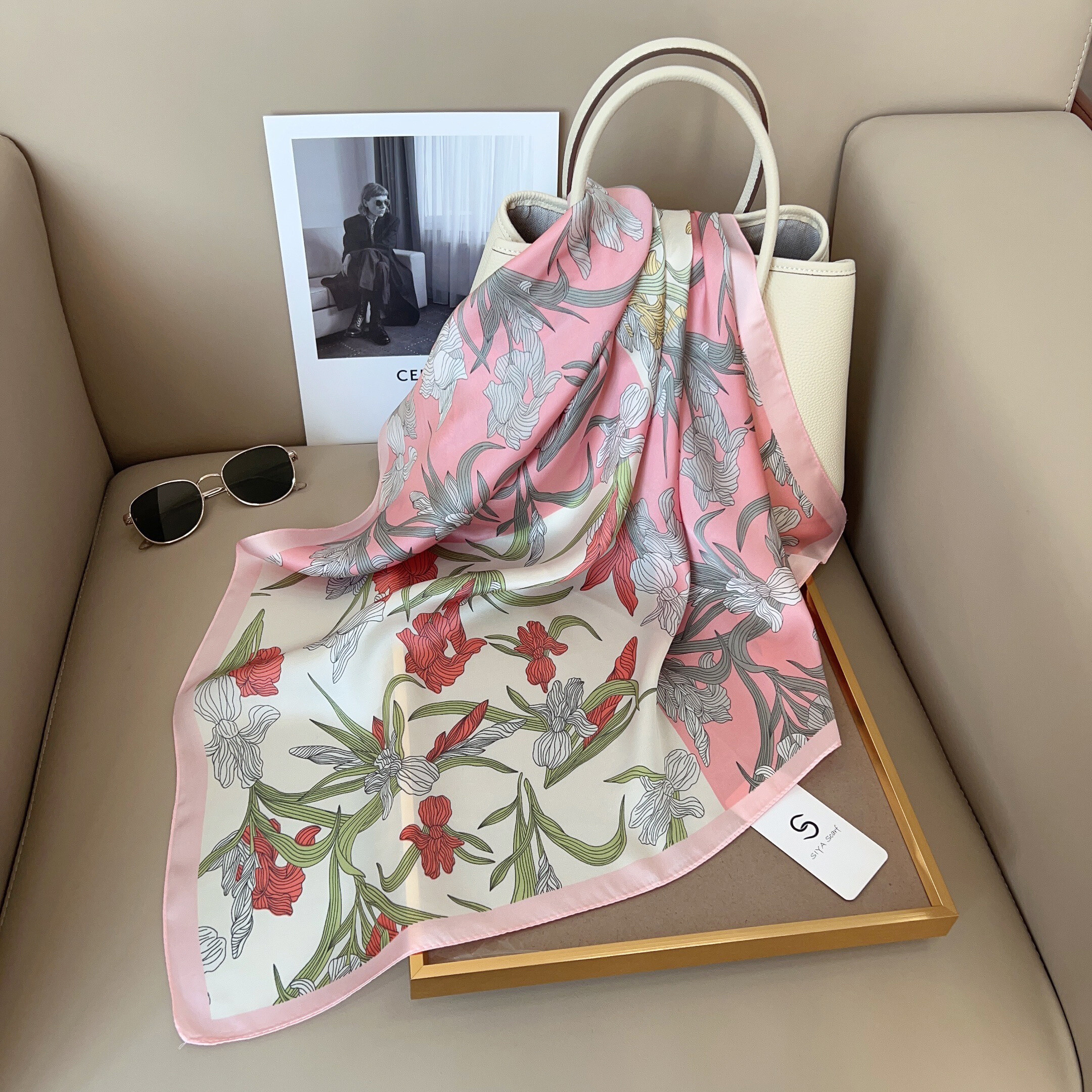 Wholesaler Sandy Paris - Small square printed scarf 70*70